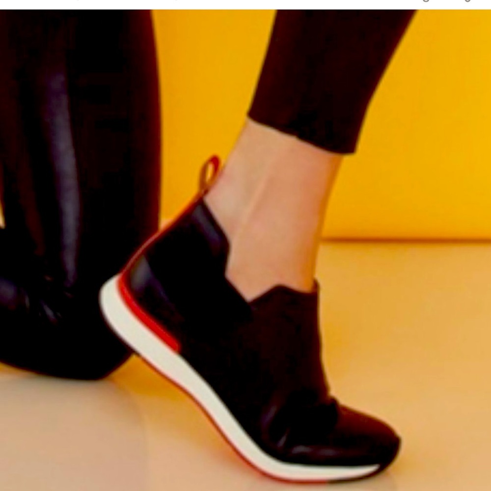 Vionic Women’s Cece Black Leather Casual Slip On Booties Comfort Sneakers 7.5 - Picture 2 of 9